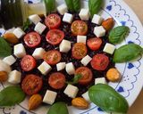 Foto del paso 5 de la receta: Ensalada con base de arroz Venere, cherry, albahaca, queso Feta, almendras 🥗 ¡de último momento!