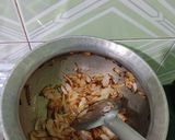 A picture of step 1 of Sindhi special pulav.