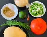 Hình bước làm 6 của món Vào bếp cùng con: Taco tôm với tortilla từ bột mì và sốt salsa xoài