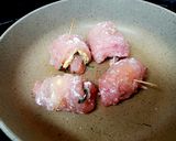 A picture of step 4 of Involtini Do Pollo,All'erba Cipollina. Chicken Roulades + Chives.
