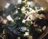 Foto langkah ke 4 dari resep Ala Korea: Sup Rumput Laut.