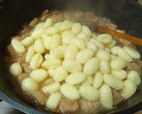 Pas rețetă Gnocchi cu cârnați și ciuperci și crema de parmezan cu șofran 4 fotografie