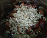 पिन्नी ड्राई फ्रूटस आटा लड्डू (Pinni Dry Fruits Atta Laddu recipe in Hindi) रेसिपी चरण 8 फोटो