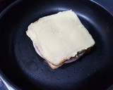 Foto del paso 6 de la receta: Sándwich mixto con mantequilla hecho en sartén!!😋🍴