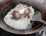 Foto langkah ke 6 dari resep Nasi Rames (Suwir Tongkol Cabe Ijo + Telur Dadar Tahu + Bihun Goreng Cabe Ijo).