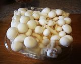 Foto del paso 1 de la receta: Sopa de hongos Shimeji y pasta casera al aroma de levistico
