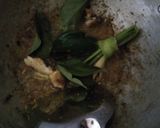 Foto langkah ke 3 dari resep 4. Sup Ayam Bumbu Kuning.