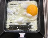 A picture of step 4 of Tomato soup and Fried Egg -Bread.