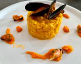 Foto del passaggio 9 della ricetta RISOTTO CAROTE, ZAFFERANO E COZZE
