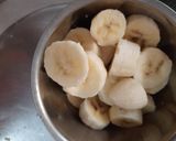 A picture of step 2 of Banana pancakes.