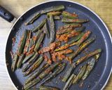 भरवा तवा भिन्ड़ी (Bharwan Tawa Bhindi recipe in Hindi) रेसिपी चरण 8 फोटो