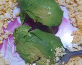 Foto del paso 3 de la receta: La pastita salvadora (palta, huevo y queso crema)