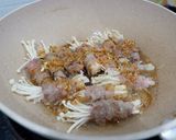 Foto langkah ke 4 dari resep Beef enoki roll favorite anak.