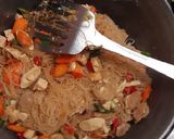 Foto langkah ke 7 dari resep Bihun goreng singapura warna warni.