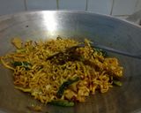 Foto langkah ke 5 dari resep Mie goreng.