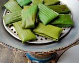 A picture of step 3 of Thai Sticky Rice Parcels with Raisins.