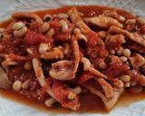 Foto del passaggio 5 della ricetta Totani in umido con fagioli occhio nero