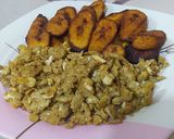 A picture of step 5 of Fried plantain with scramble egg.
