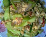รูปขั้นตอนการทำที่ 7 ของ ผัดไข่ใส่แตงกวา
