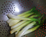 Foto del paso 4 de la receta: Cebolletas tiernas en vinagre agridulce en semi conservas