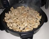 Foto del paso 3 de la receta: Fajitas de pechuga de pollo salteadas con ají y cebolla