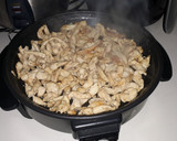 Foto del paso 3 de la receta: Fajitas de pechuga de pollo salteadas con ají y cebolla