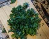 Foto del paso 5 de la receta: ¿Cómo preparar la col kale antes de cocinarla? #superalimento