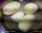 Foto del paso 1 de la receta: Col con patatas, huevo Mollet y refrito de ajos
