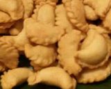 Foto langkah ke 1 dari resep Pastel mini isi abon renyah dan simpel.