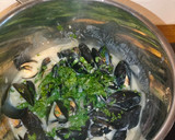 Foto del paso 7 de la receta: Mejillones exóticos con leche de coco y cilantro