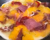 Foto del paso 1 de la receta: Huevos con jamón serrano y quesos