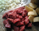 Foto del paso 1 de la receta: Guiso de carne al cúrcuma con cebolla, garbanzo, patata