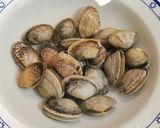 Foto del paso 1 de la receta Merluza a la vasca con langostinos