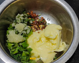 ચીઝ ચીલી ગાર્લિક પરાઠા (Cheese Chili Garlic Paratha Recipe In Gujarati) રેસીપી સ્ટેપ1ફોટો