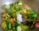 Foto langkah ke 4 dari resep Tumis Oyong Mix Telur.