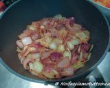 Foto del passaggio 1 della ricetta Pollo fritto con salsa di cipolle e indivia grigliata
