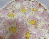 Foto del paso 3 de la receta: Pizza de masa gruesa con huevos de codorniz
