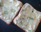 A picture of step 4 of Chilli cheese toast.