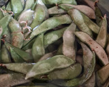 Foto del paso 1 de la receta: Edamame 枝豆 o vaina de soja fresca 🇯🇵🫛 "otoshi" o aperitivo en "izakaya" o taberna, cervecería 🍻Japón