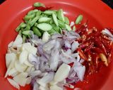 Foto langkah ke 1 dari resep Oseng cumi asin pete.