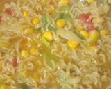 A picture of step 2 of Vegetable Maggi.