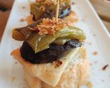 Foto del paso 6 de la receta: Pincho de morcilla y pimiento frito con queso de romero fundido