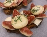 Une image de l'étape 2 de Tartines de figues rôties au chèvre et miel.