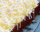 Foto langkah ke 6 dari resep Bolu RedVelvet Tabur Keju.
