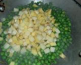 A picture of step 2 of Fry Matar Aloo.