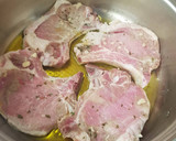 Foto del paso 3 de la receta: Chuletas de cerdo al estragón en olla rápida