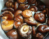Foto del paso 1 de la receta: Arroz con codornices mollejas de pollo y setas shiitake