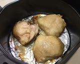 รูปขั้นตอนการทำที่ 2 ของ สะโพกไก่อบ บรอกโคลีย่าง ง่ายๆ