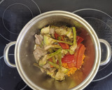 Foto del paso 2 de la receta: Patatas guisadas con costillas. Carmen de Jaén