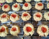 Foto langkah ke 4 dari resep Thumbprint cookies.